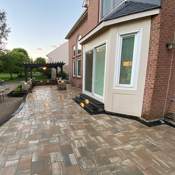 Pool deck with elegant pavers
